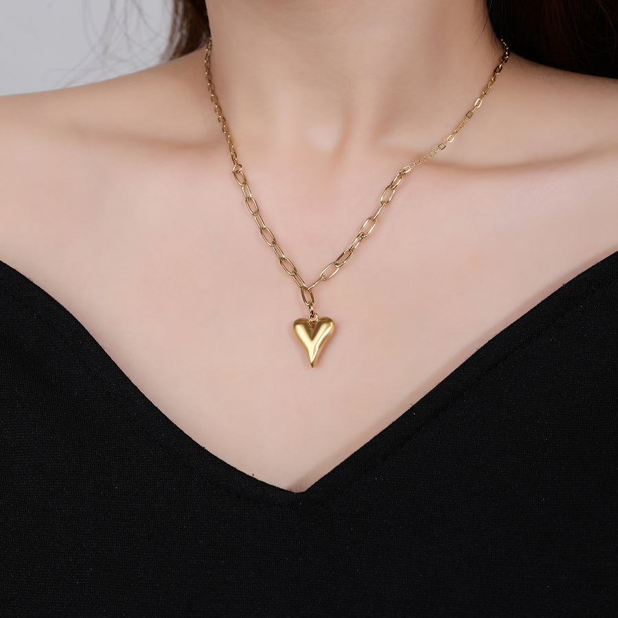 316L Stainless Steel, Simple and Stylish, 18k Gold Heart Baked Porcelain Black Heart Necklace