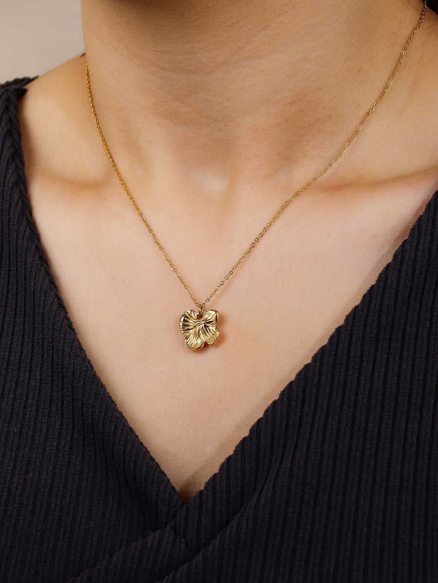 Pflaumenblüten-Halskette aus Edelstahl – minimalistisches Design, eleganter Stil